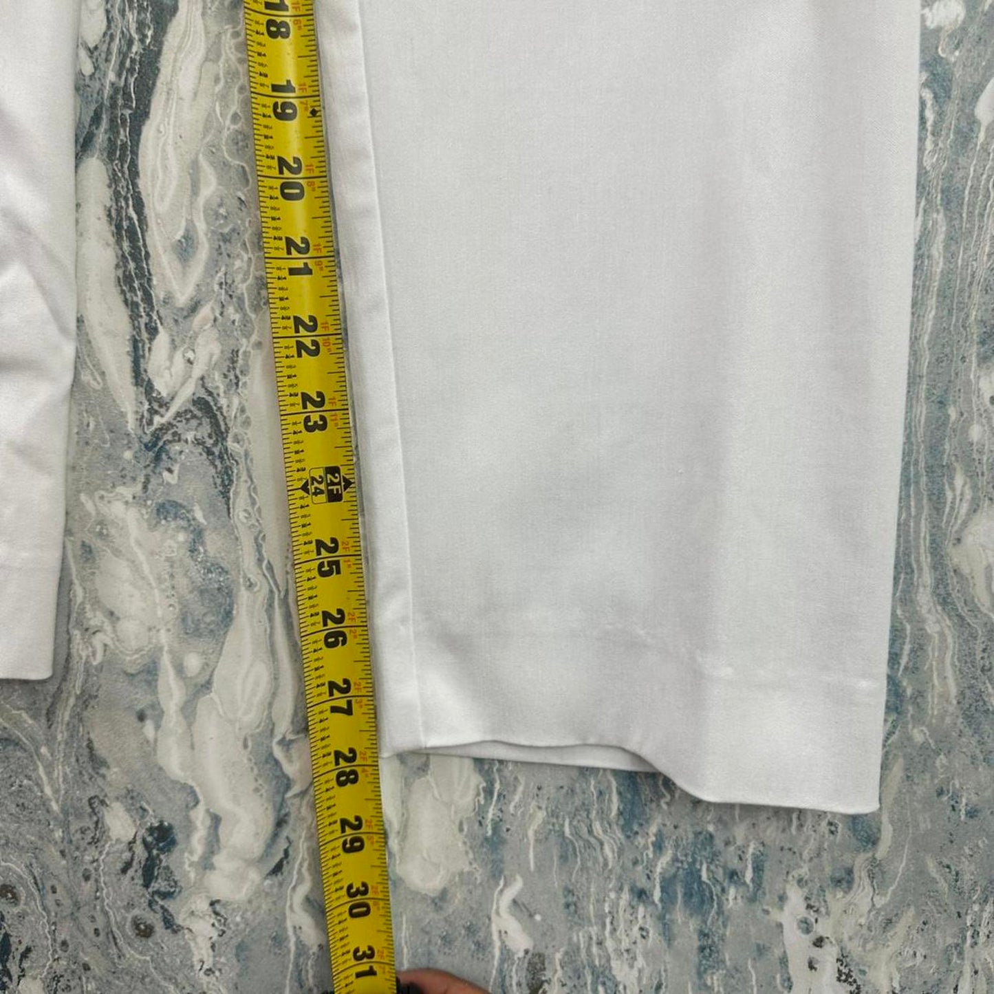 Minimalist White Trousers (16)