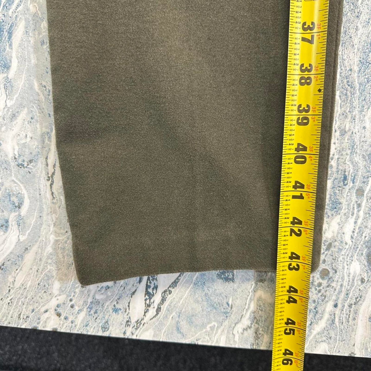 Minimalist Banana Republic Green Khaki Trouser Pants (33)