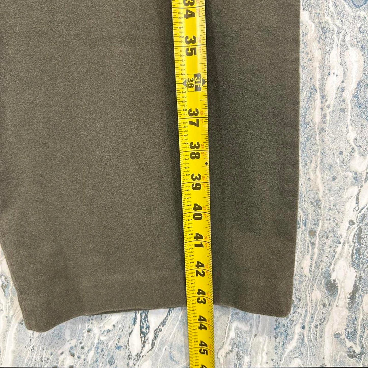 Minimalist Banana Republic Green Khaki Trouser Pants (42)