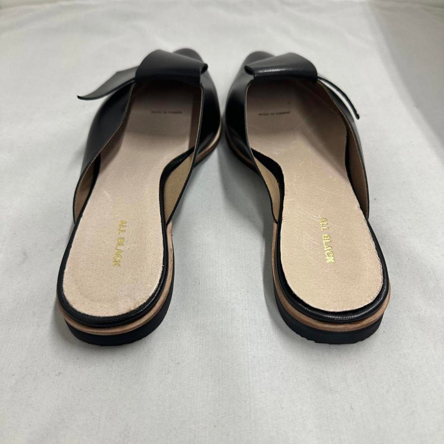 Contemporary Chic Black Leather Half Bow Mule Slides (10.5)