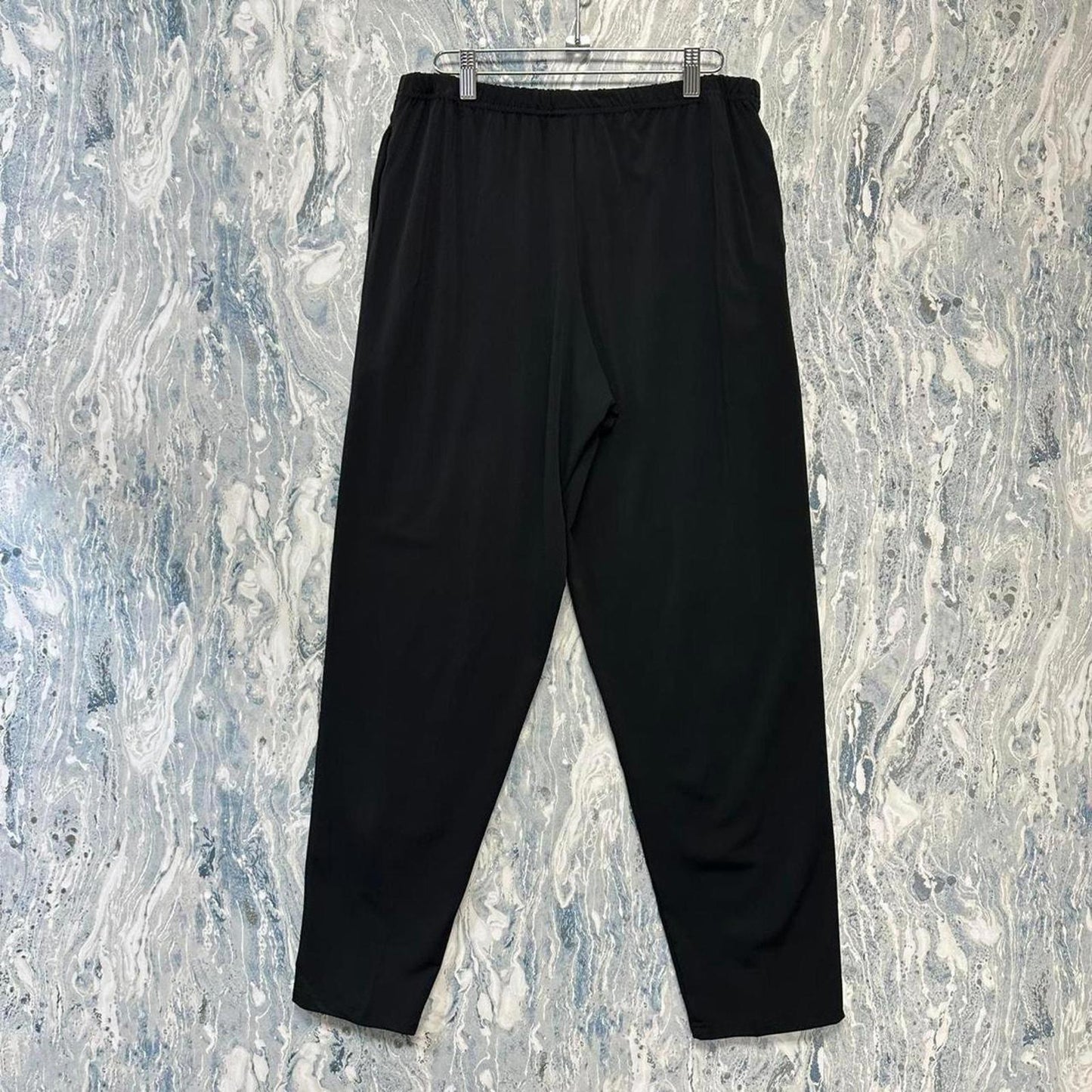 Minimalist basic slim black pants (1)