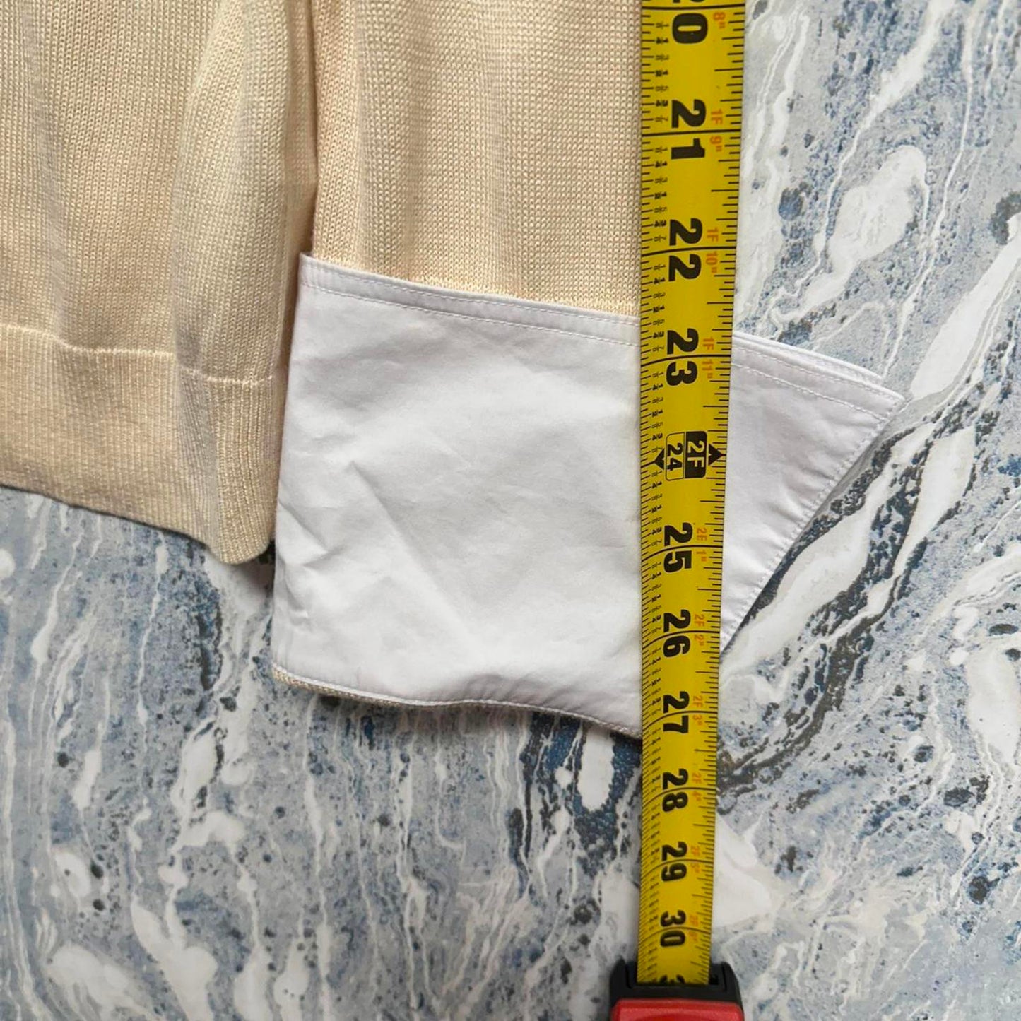 LAURIE FELT Minimalist Cream Sweater w White Collar (M)