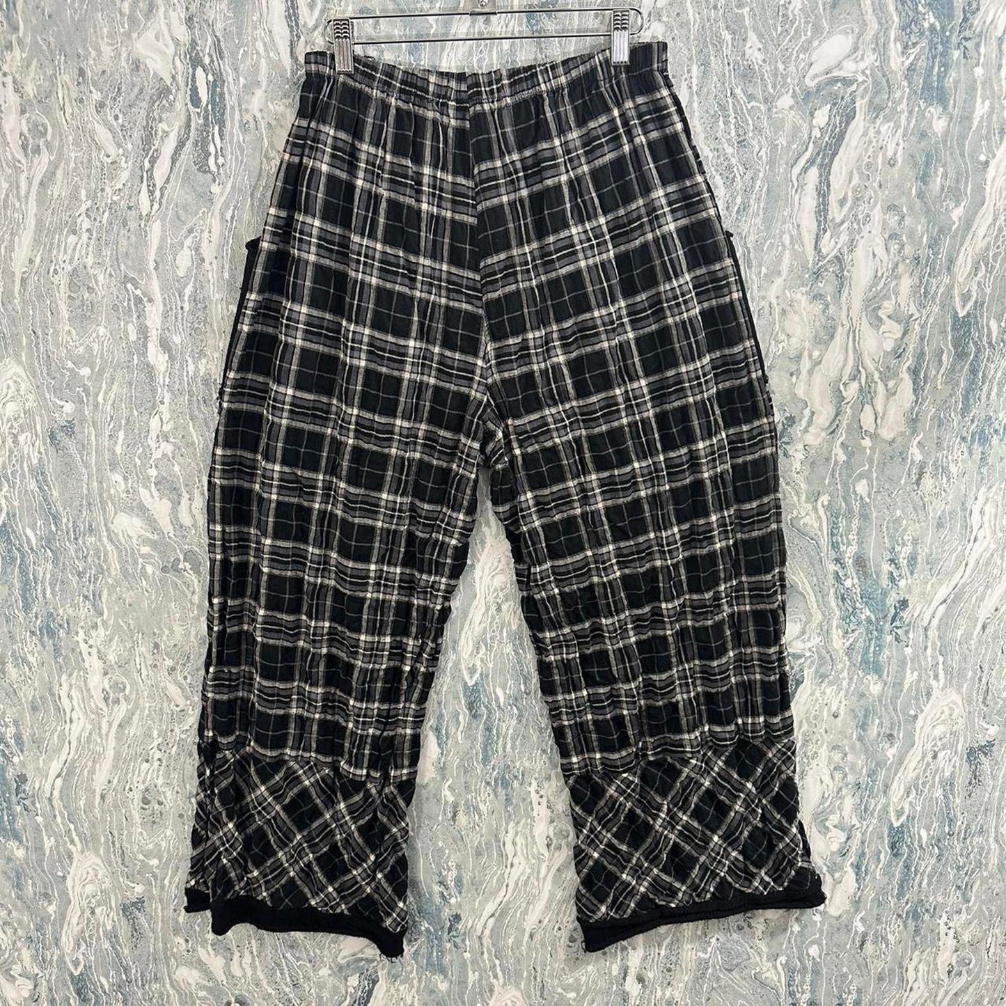 Indie black & white plaid checkered parachute pants (S)