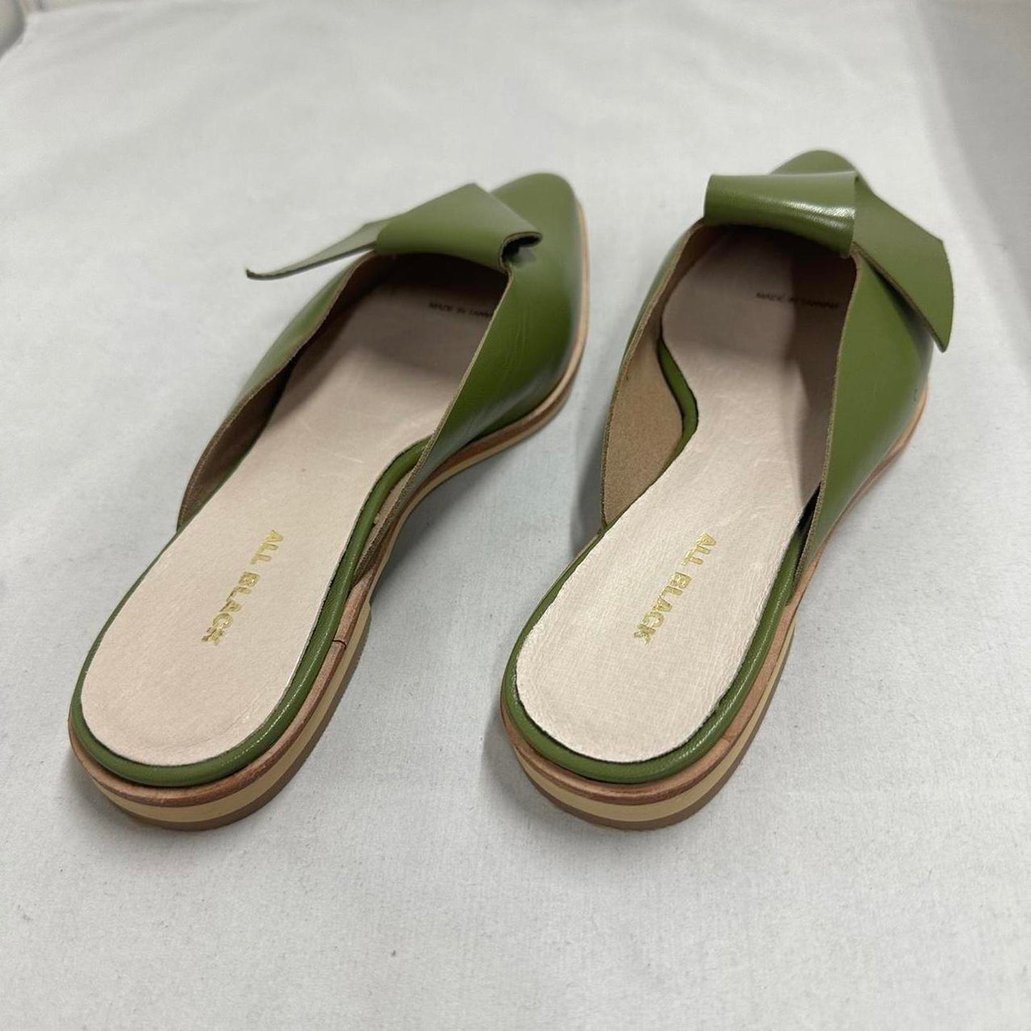 Contemporary Green Leather Slip-On Half Bow Mules (36)
