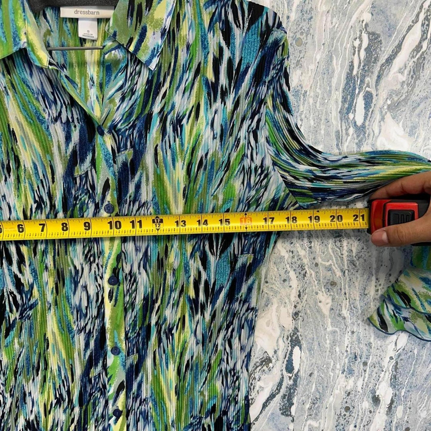 Vintage DRESSBARN Abstract Print Ruffle Cuff Button-Up Blouse (S)