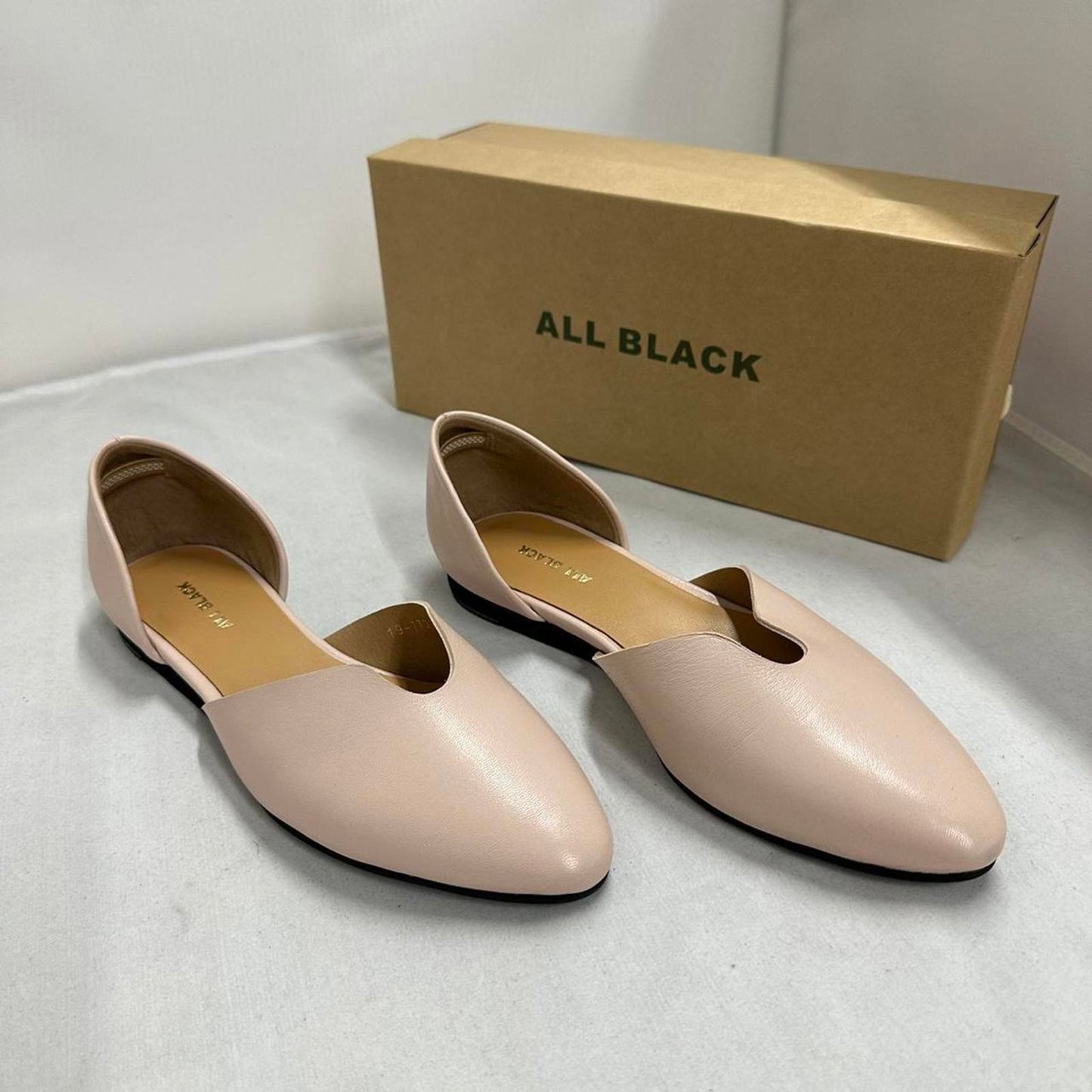 Contemporary Tan Leather Ballet Flats (37)