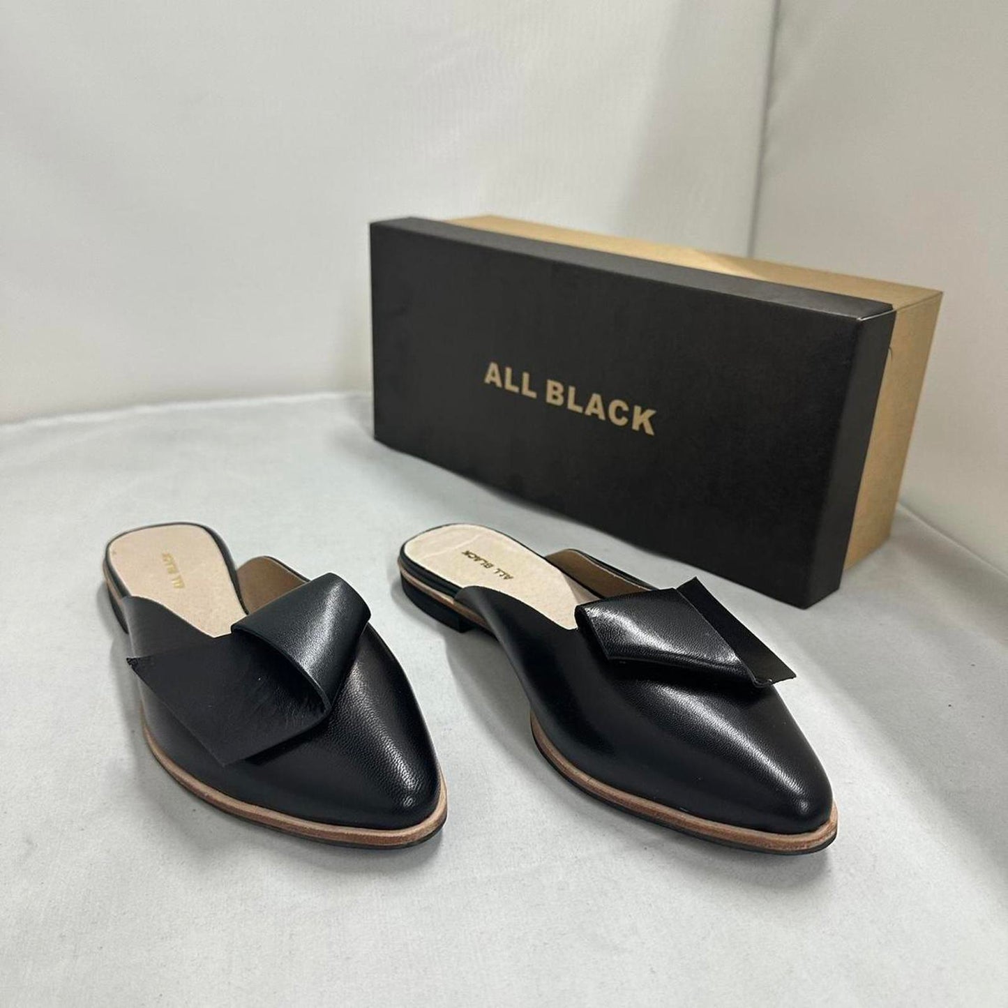 Contemporary Chic Black Leather Half Bow Mule Slides (6.5)
