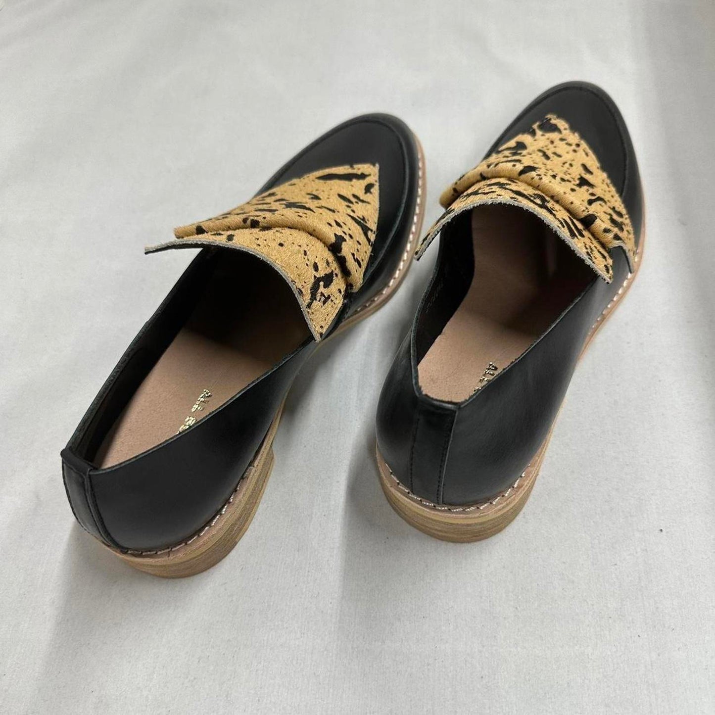 Chic Flatbow Cowman Black & Tan Loafers (38)