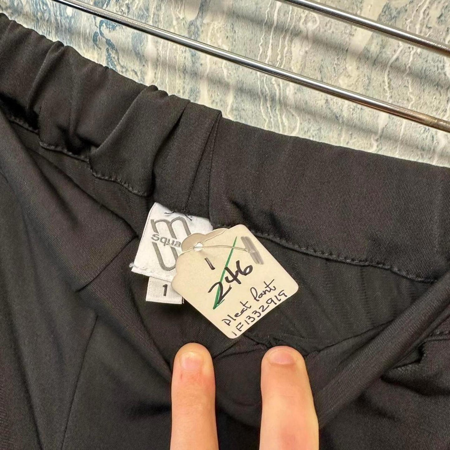 Minimalist black pleated boho pants (1)