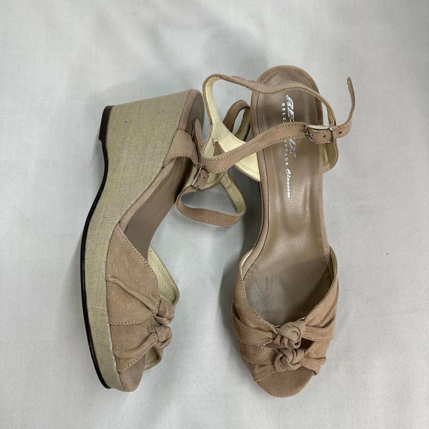 Vintage Style Tan Peep-Toe Wedge Sandals (10)