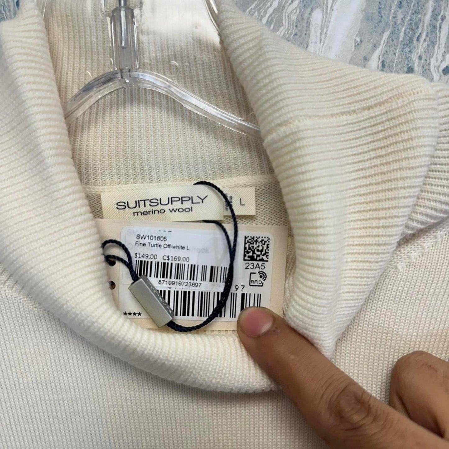 Cream Turtleneck Sweater (L)