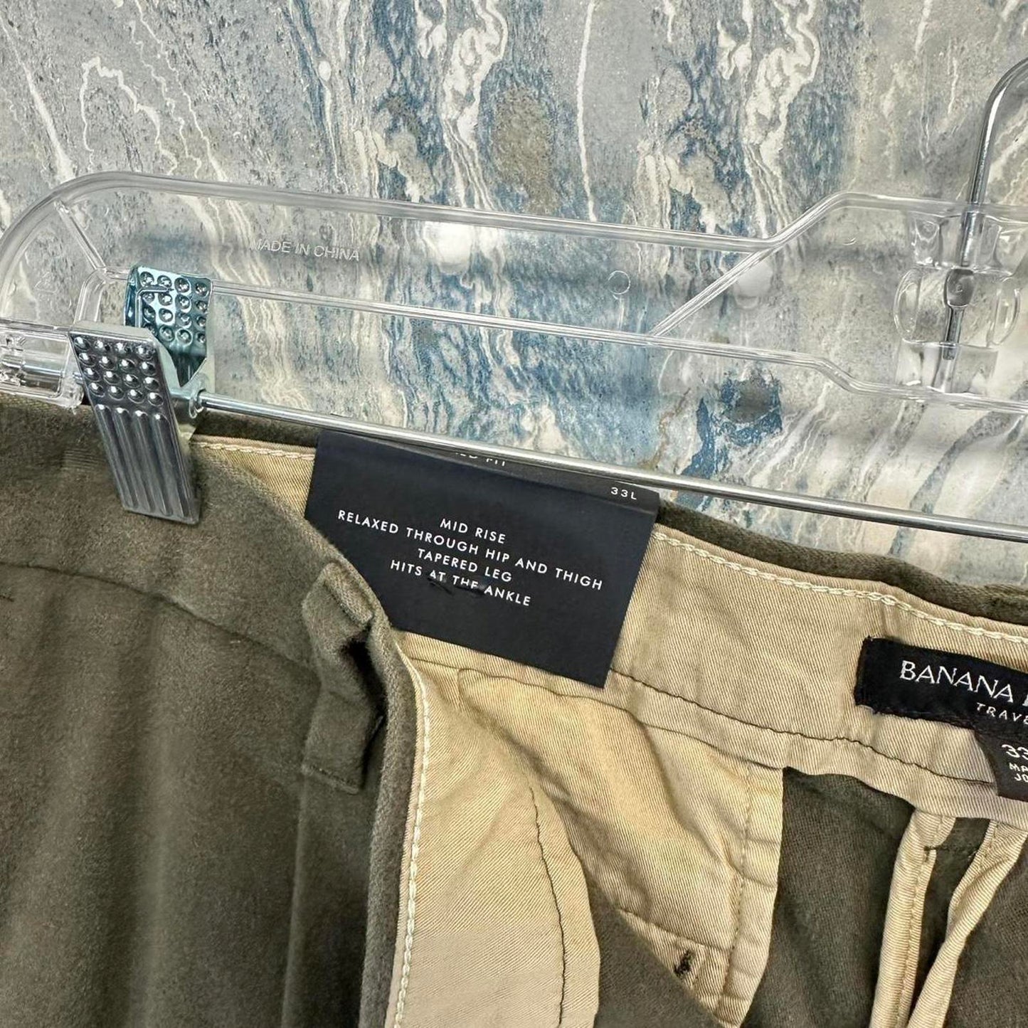 Minimalist Banana Republic Green Khaki Trouser Pants (33)