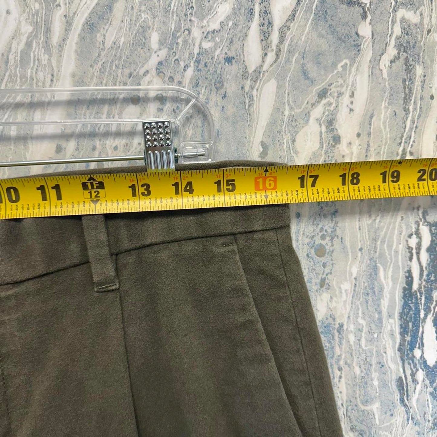 Minimalist Banana Republic Green Khaki Trouser Pants (33)