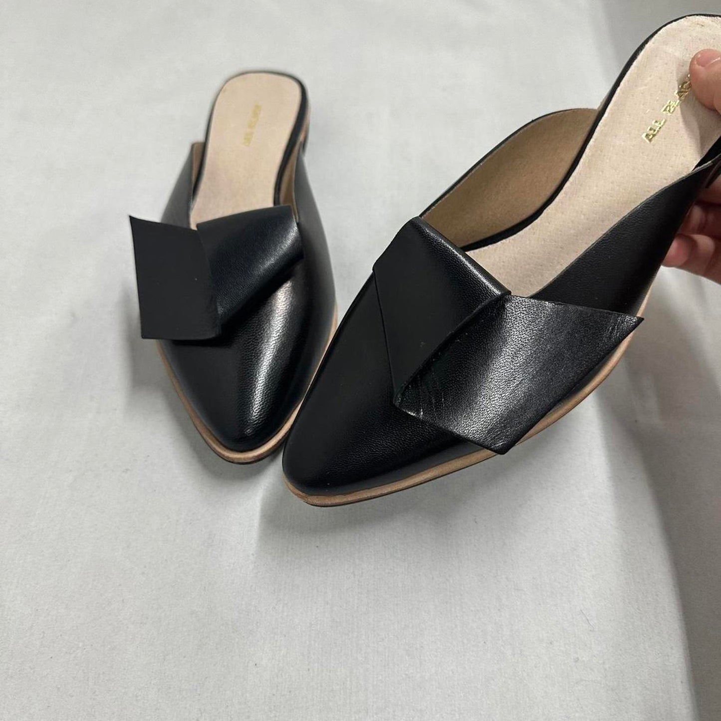 Contemporary Chic Black Leather Half Bow Mule Slides (6.5)