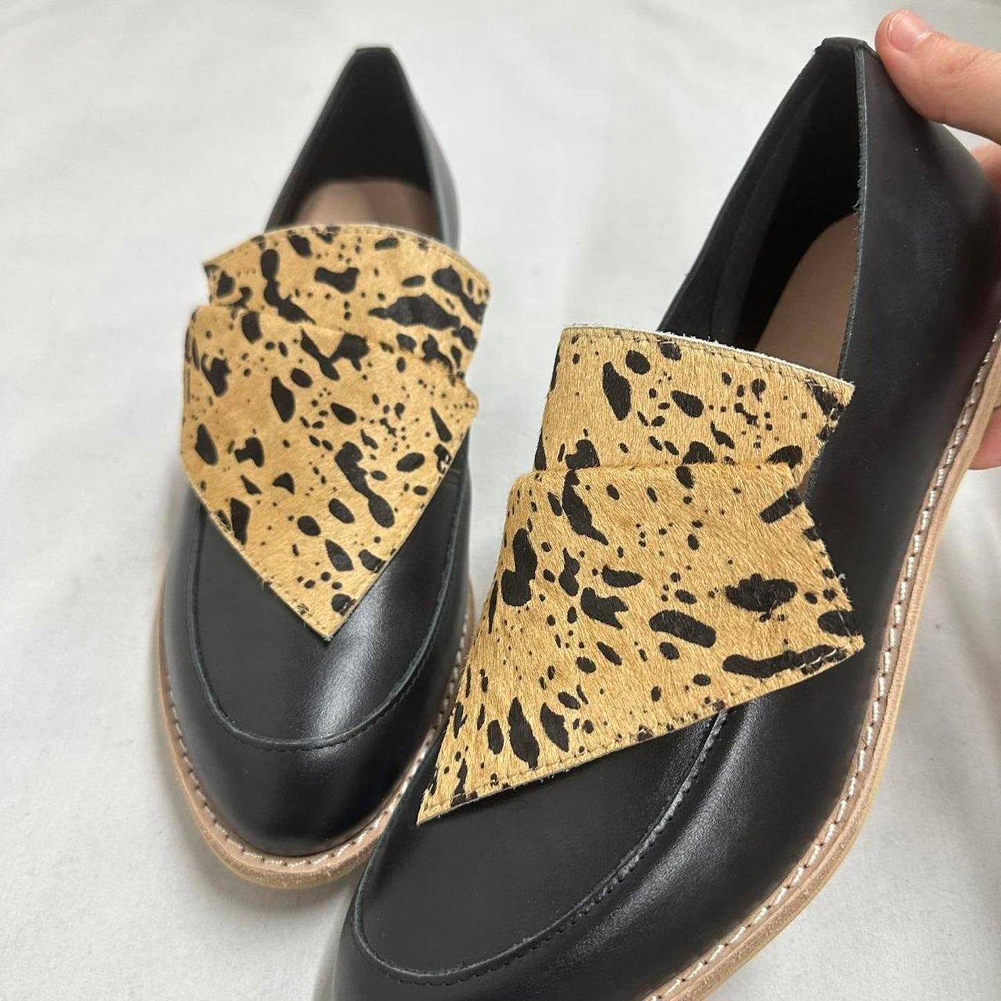 Designer Flatbow Cowman Black and Tan Loafers (38)