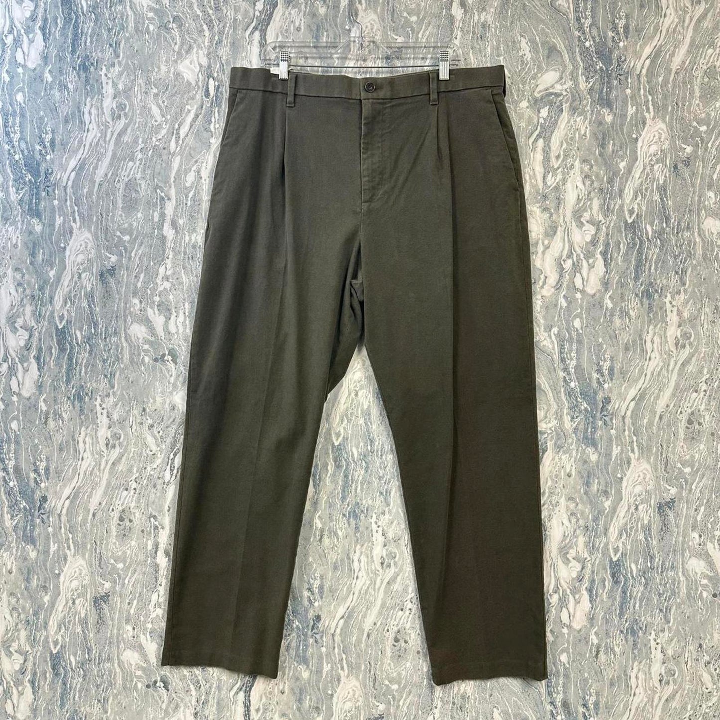 Minimalist Banana Republic Green Khaki Trouser Pants (40)