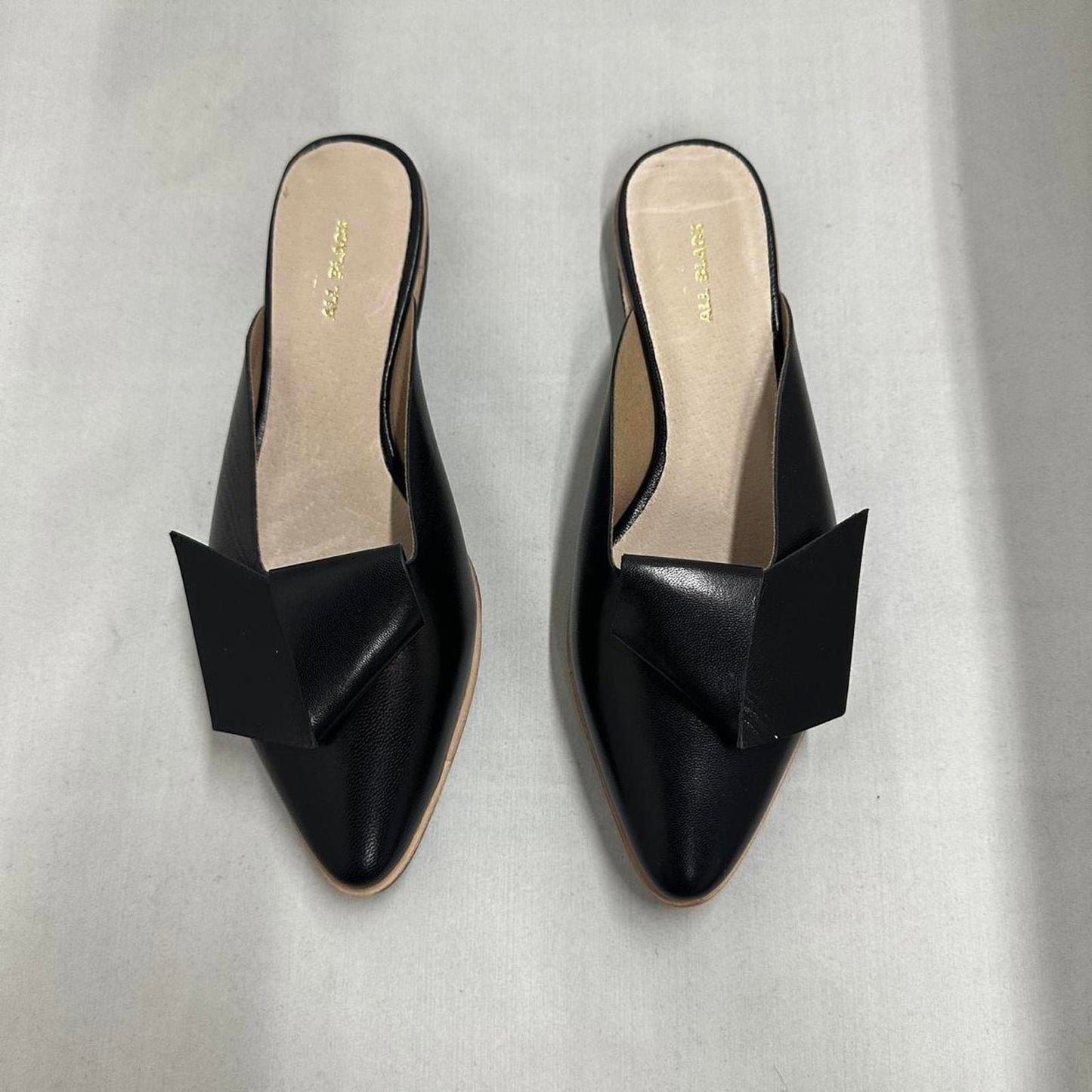 Contemporary Chic Black Leather Half Bow Mule Slides (6.5)
