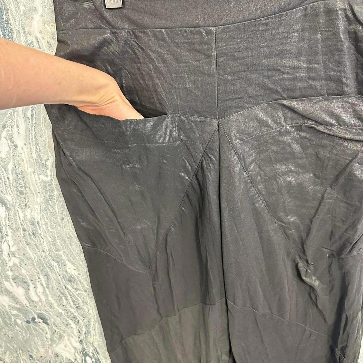 Indie black crinkle parachute pants (M)