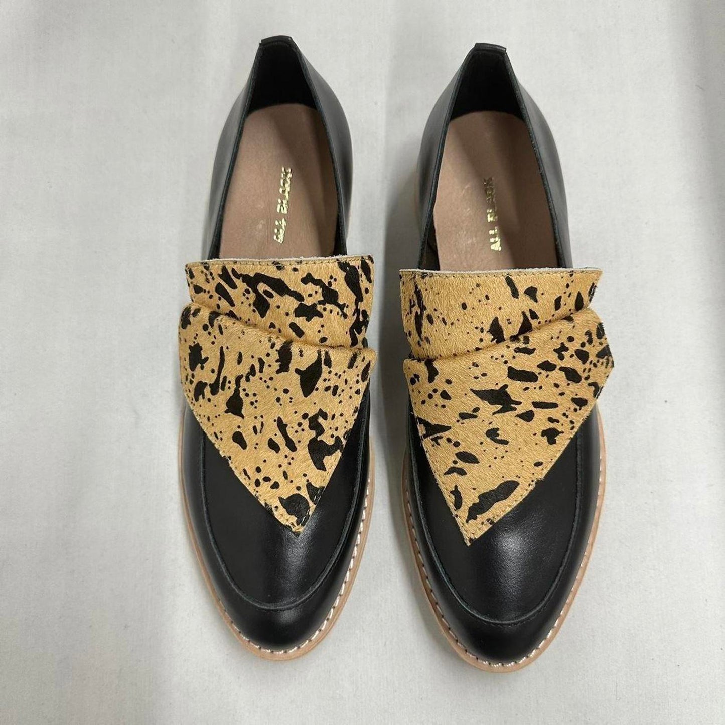 Chic Flatbow Cowman Black & Tan Loafers (38)