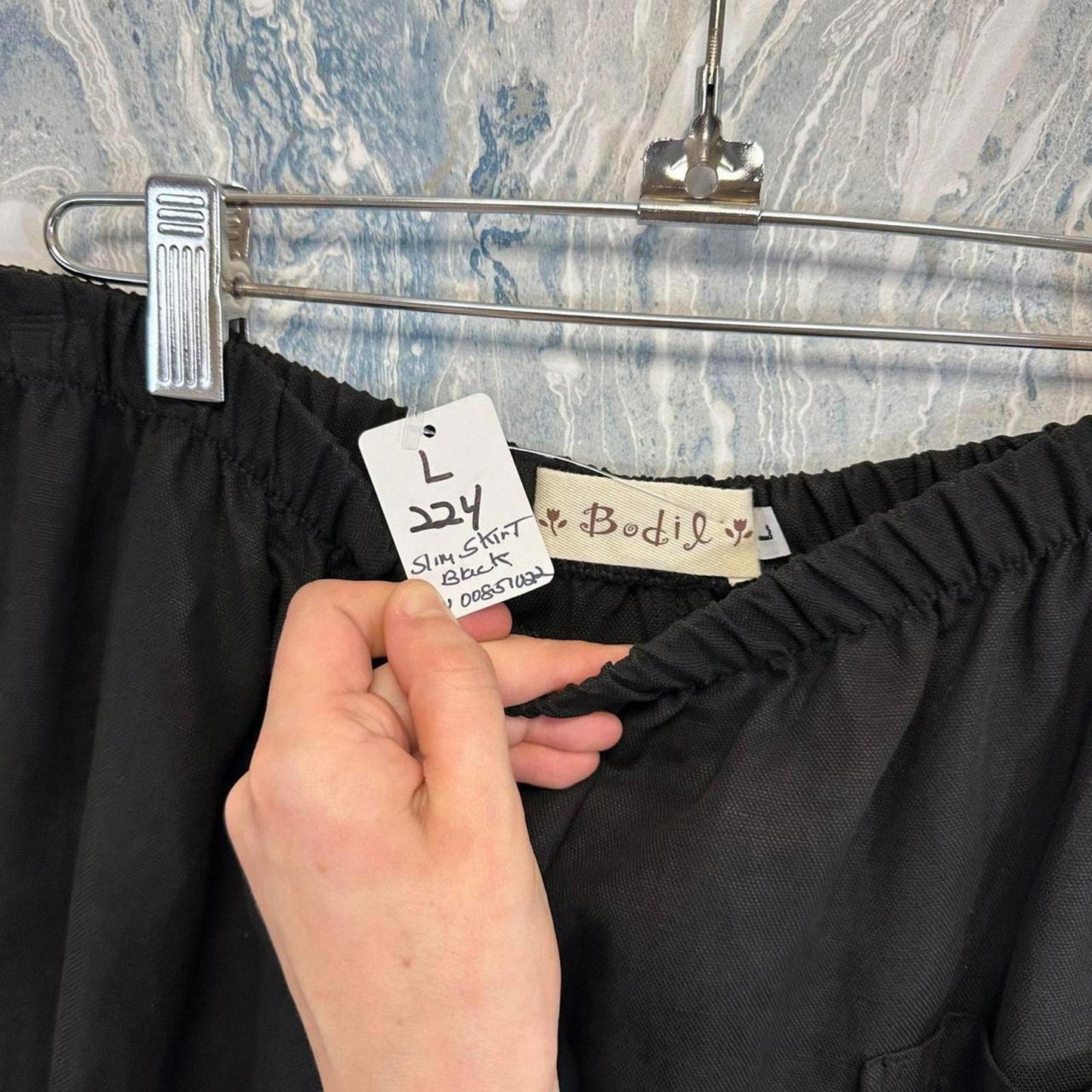 Minimalist Black Pocket Skirt (L)