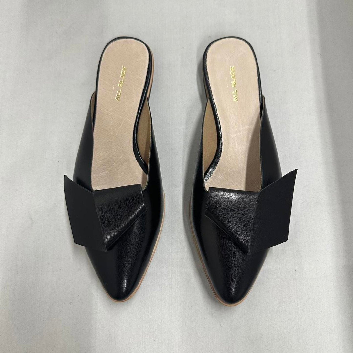 Contemporary Chic Black Leather Half Bow Mule Slides (6.5)