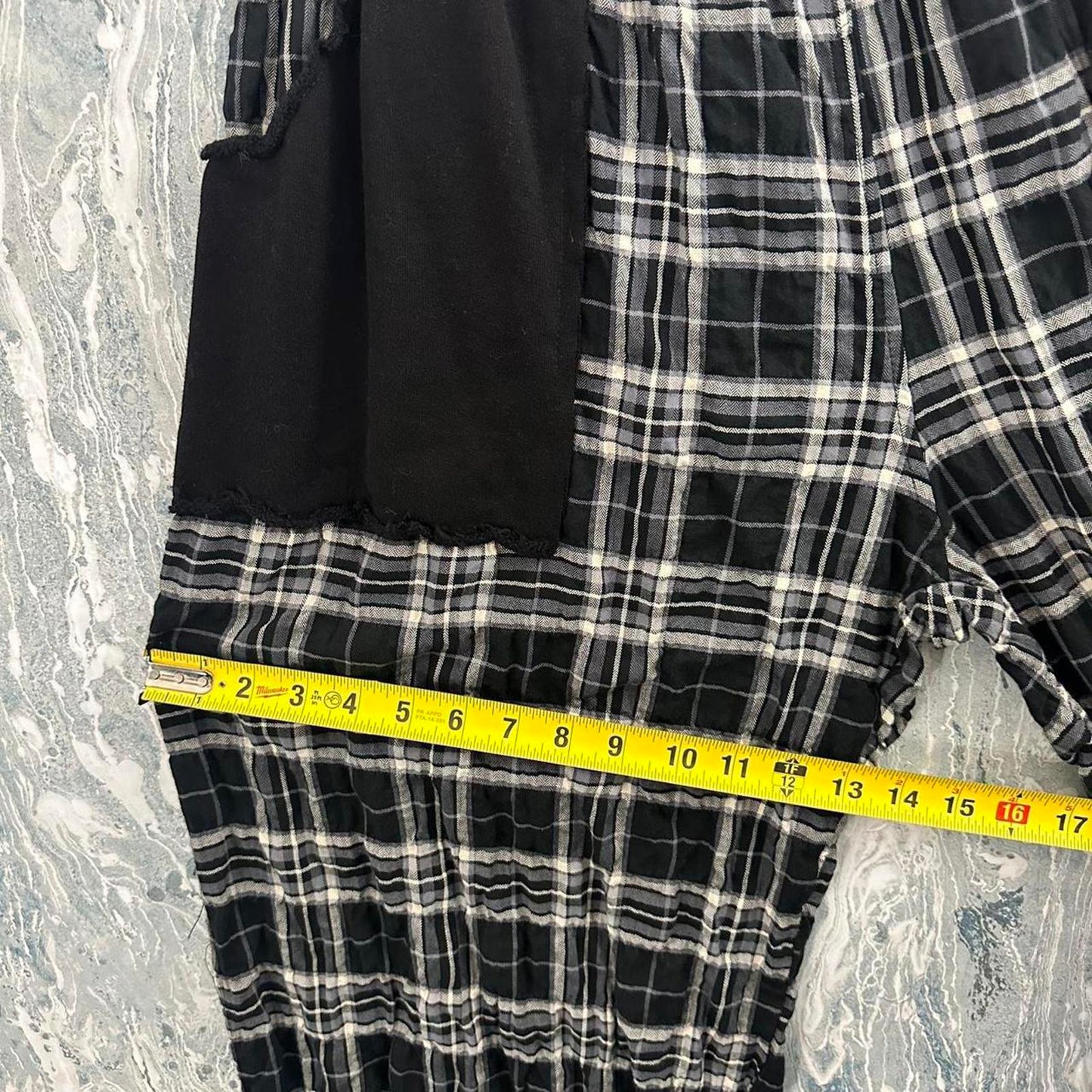 Indie black & white plaid checkered parachute pants (S)