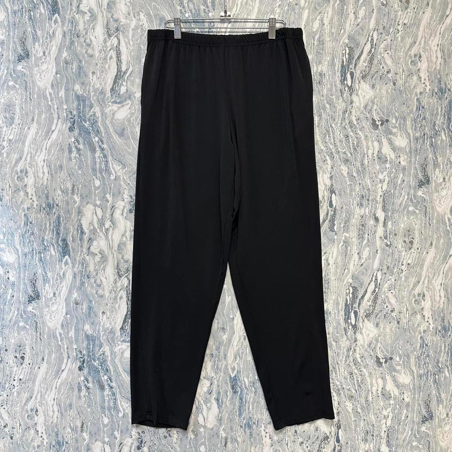Minimalist basic slim black pants (1)