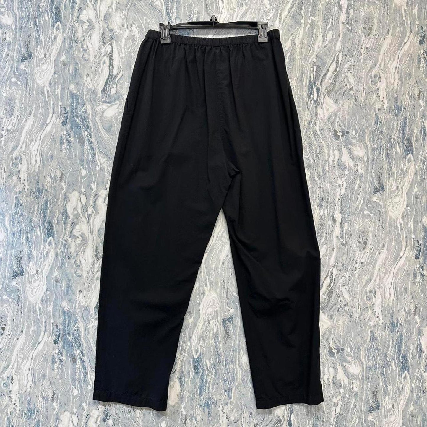Minimalist slim black ankle pants (L)