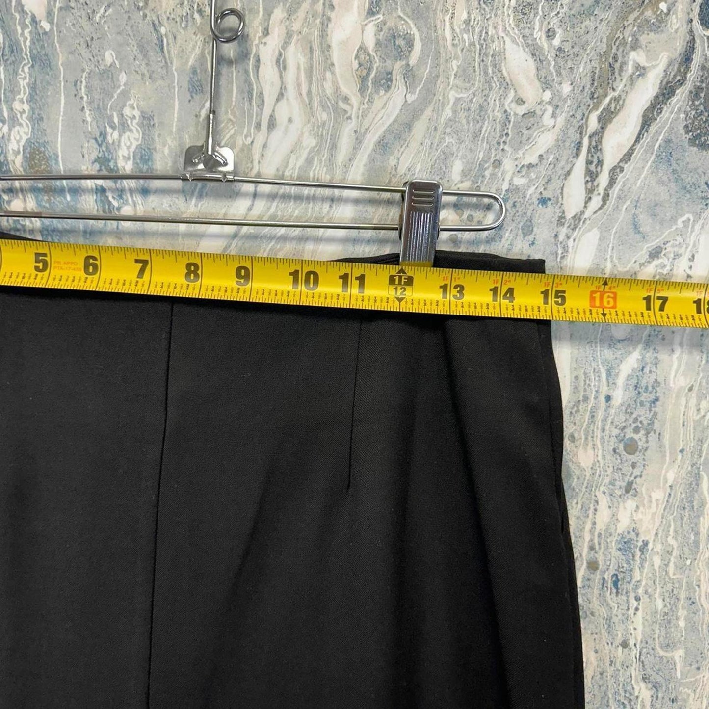 Black High-Waisted Midi Skirt (M)