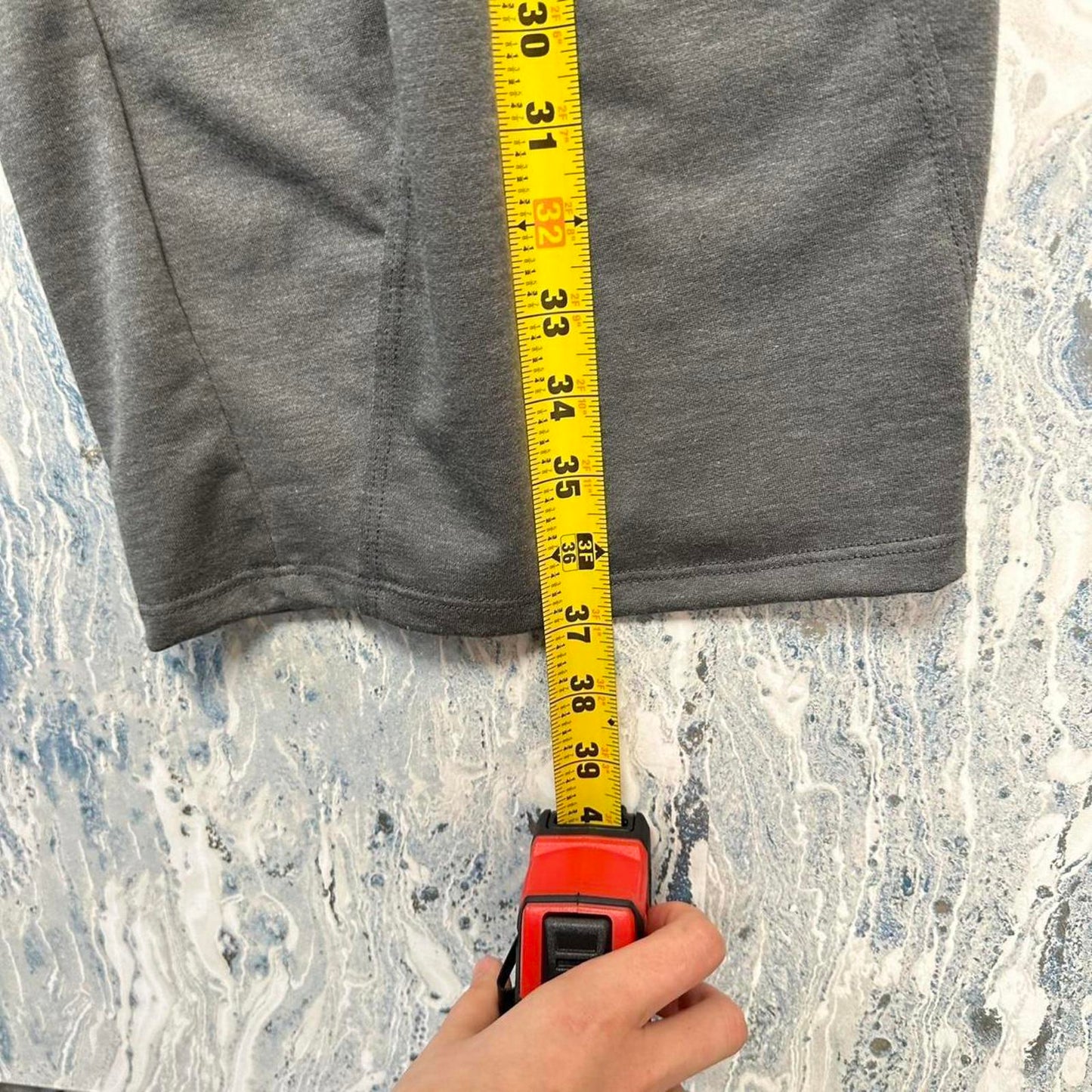 Minimalist grey comfy pants (3)