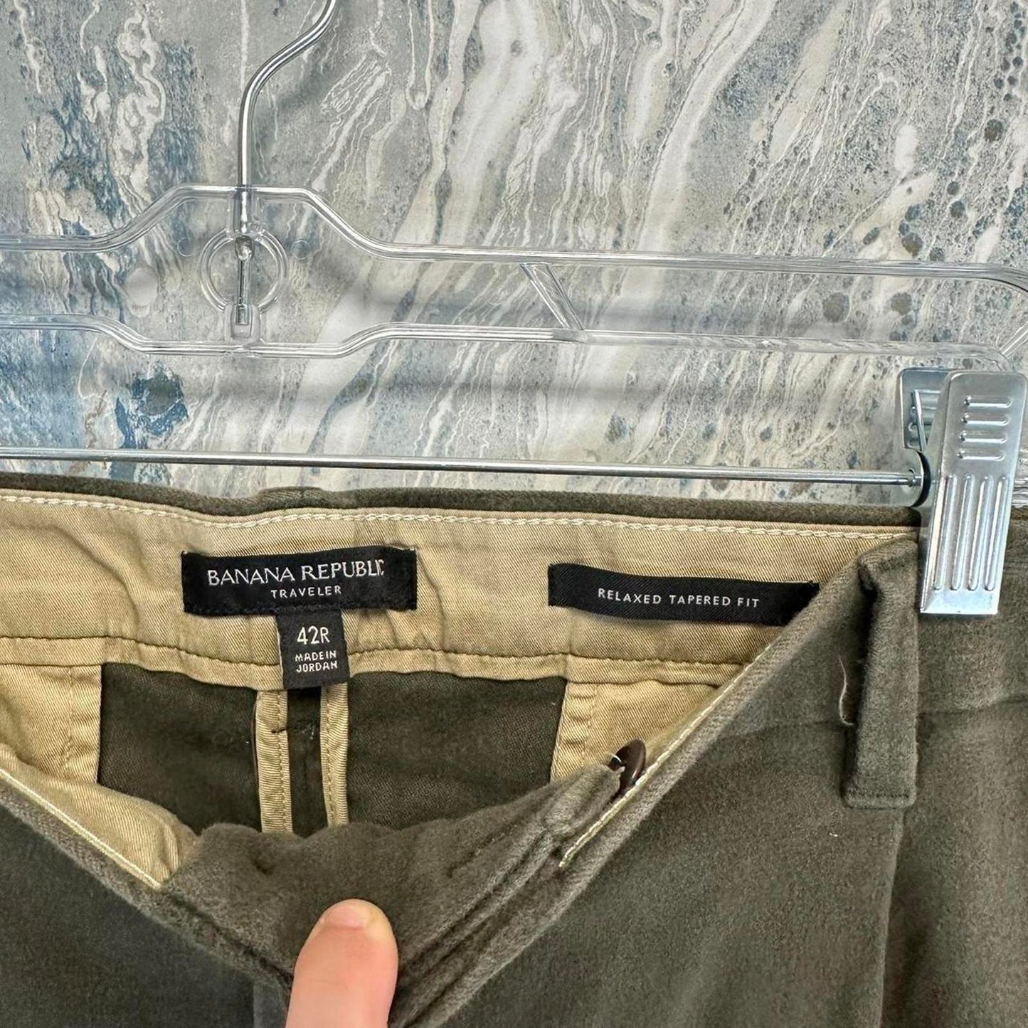 Minimalist Banana Republic Green Khaki Trouser Pants (42)