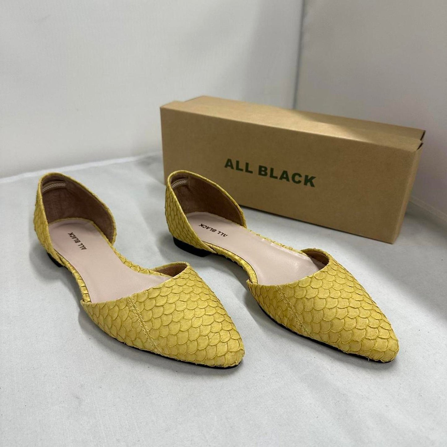 Designer Minimalist Yellow Fish Scale Flats (38.5)