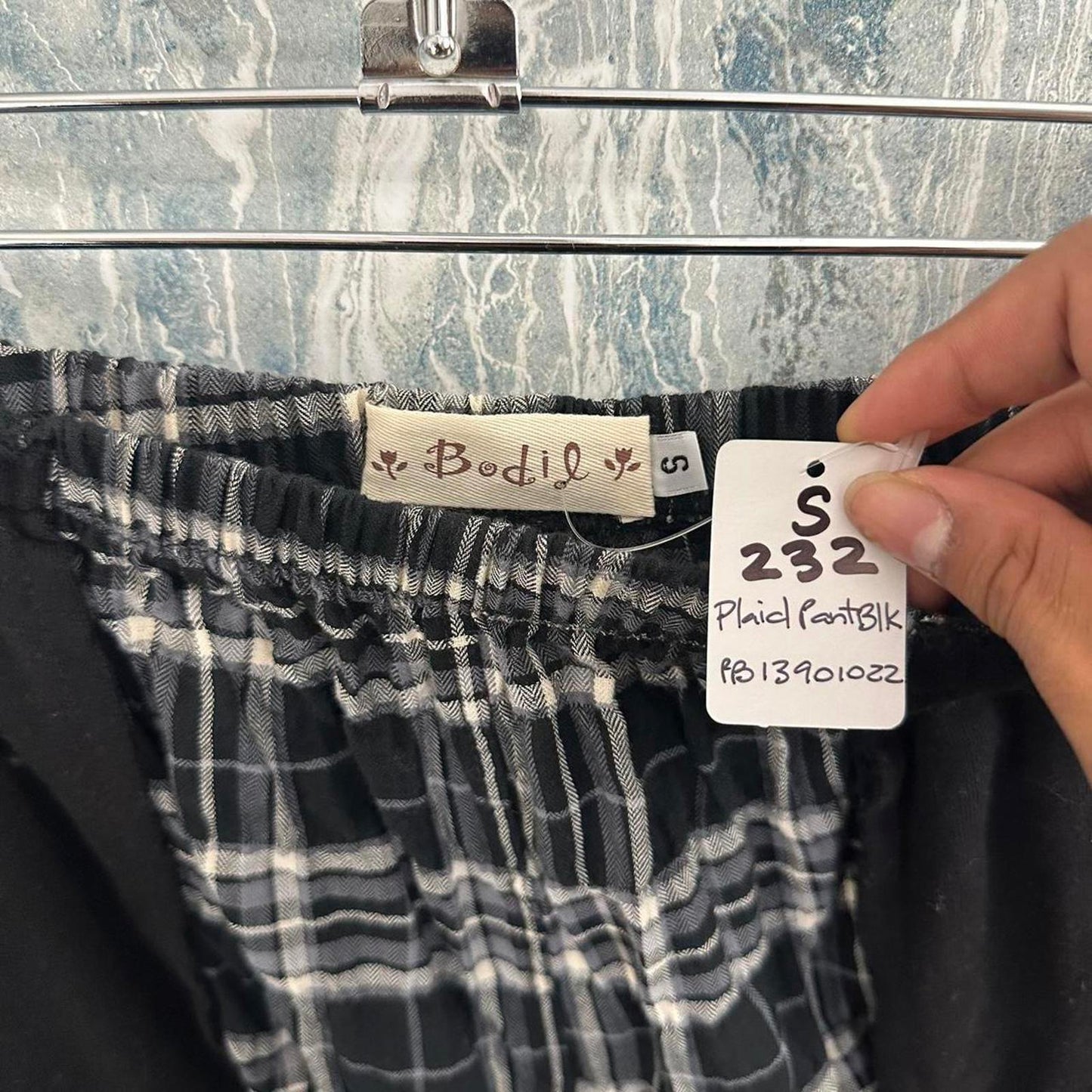 Indie black & white plaid checkered parachute pants (S)