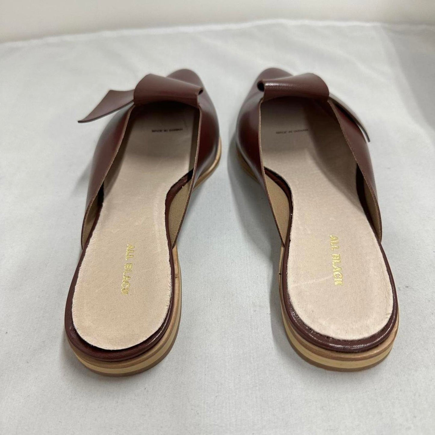 Contemporary Chic Wine Red Leather Half Bow Mule Sandals (9.5)