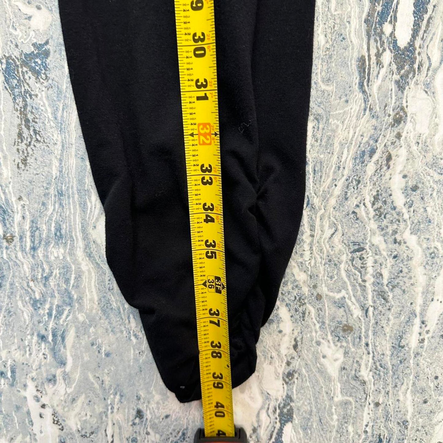 Basic black leggins with ruched ankles (S)