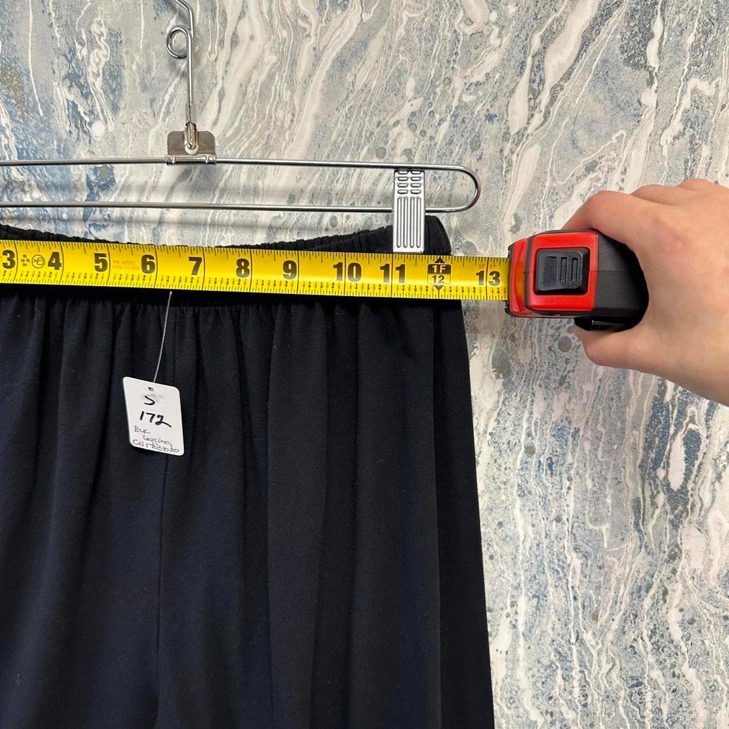 Basic black leggins with ruched ankles (S)