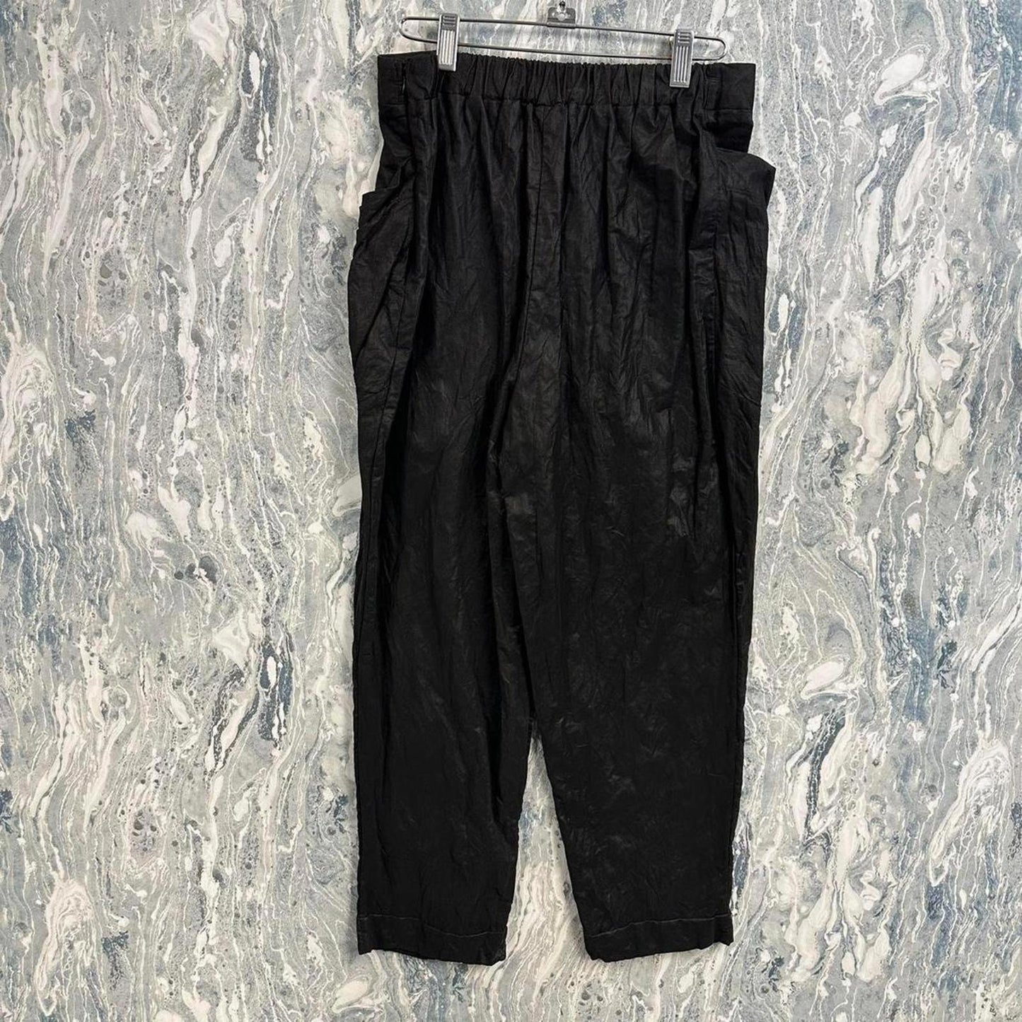 Indie black crinkle parachute pants (M)