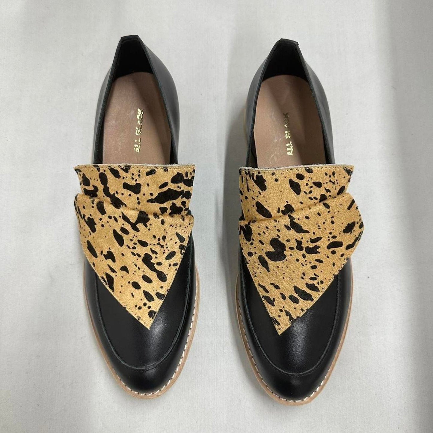 Designer Flatbow Cowman Black and Tan Loafers (38)
