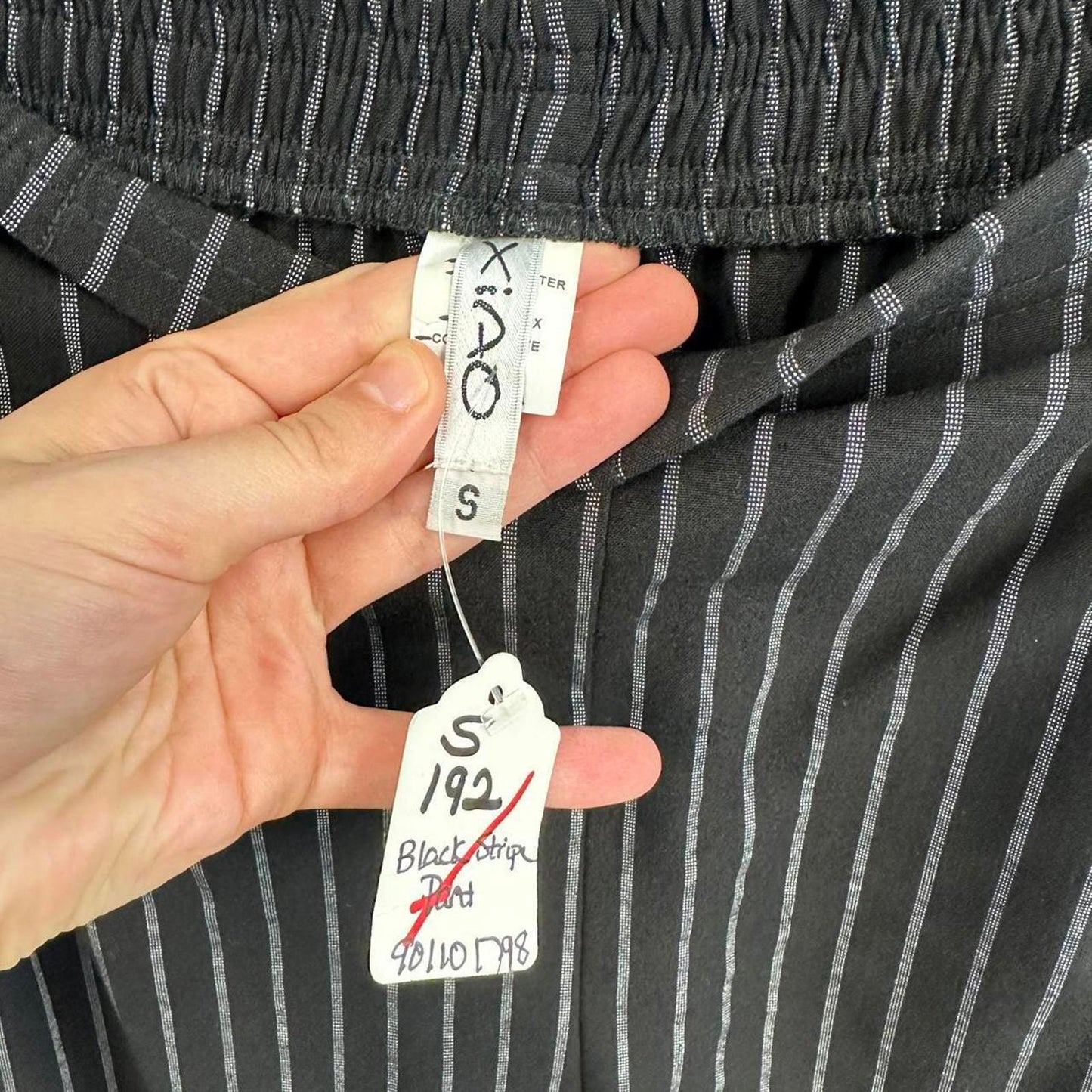 Minimalist black & white pin striped straight pants (S)