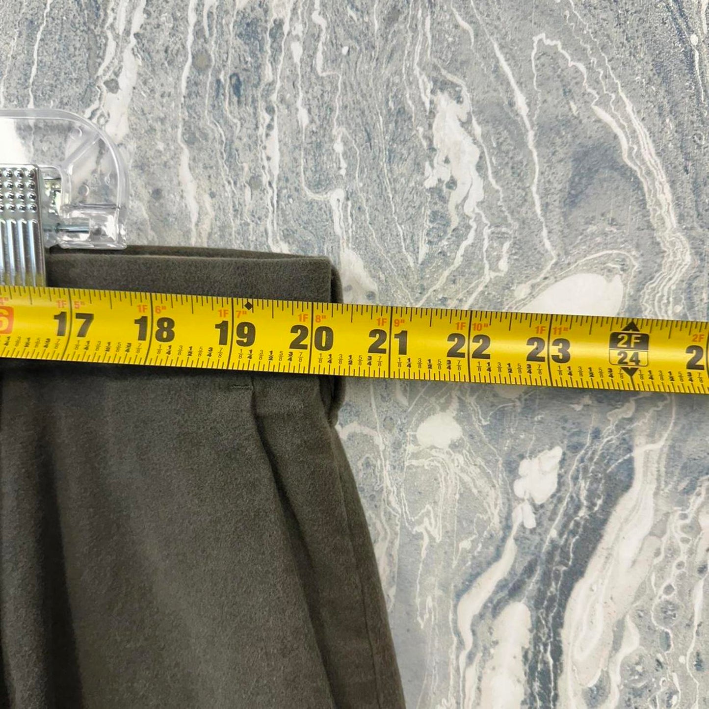 Minimalist Banana Republic Green Khaki Trouser Pants (40)