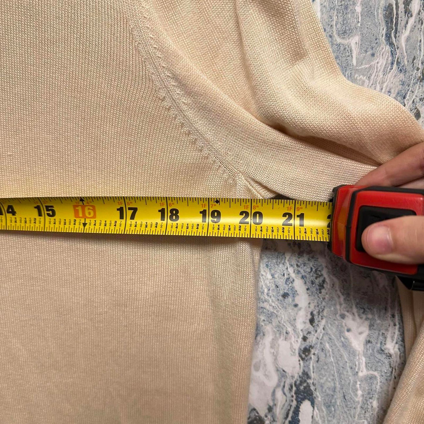 LAURIE FELT Minimalist Cream Sweater w White Collar (M)