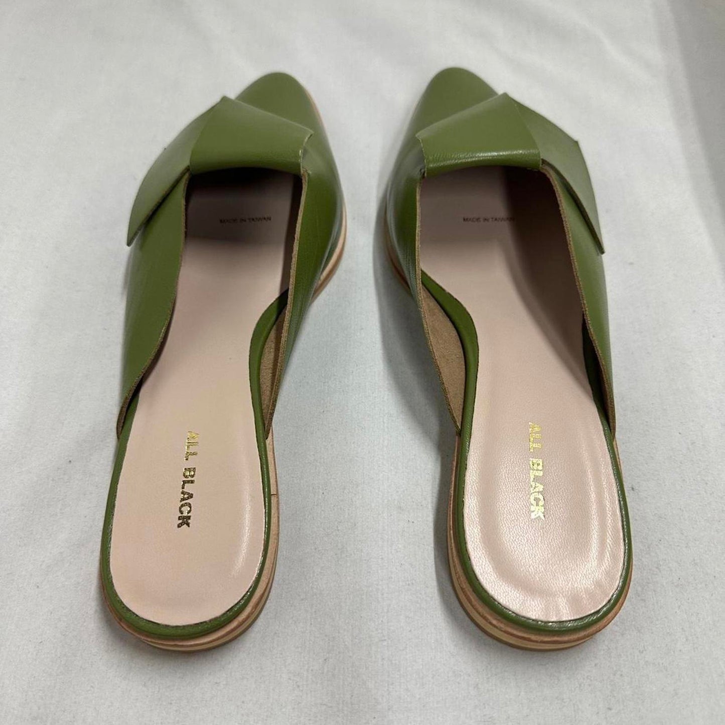 Contemporary Chic Olive Green Leather Half Bow Mule Sandals (8.5)
