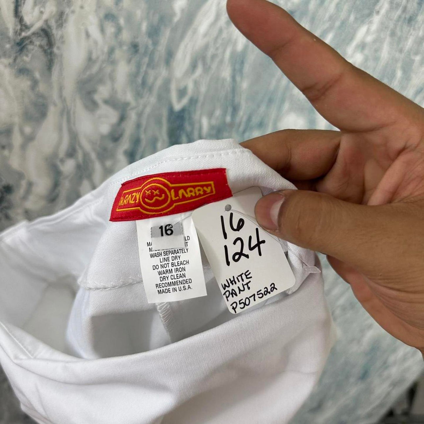 Minimalist White Trousers (16)