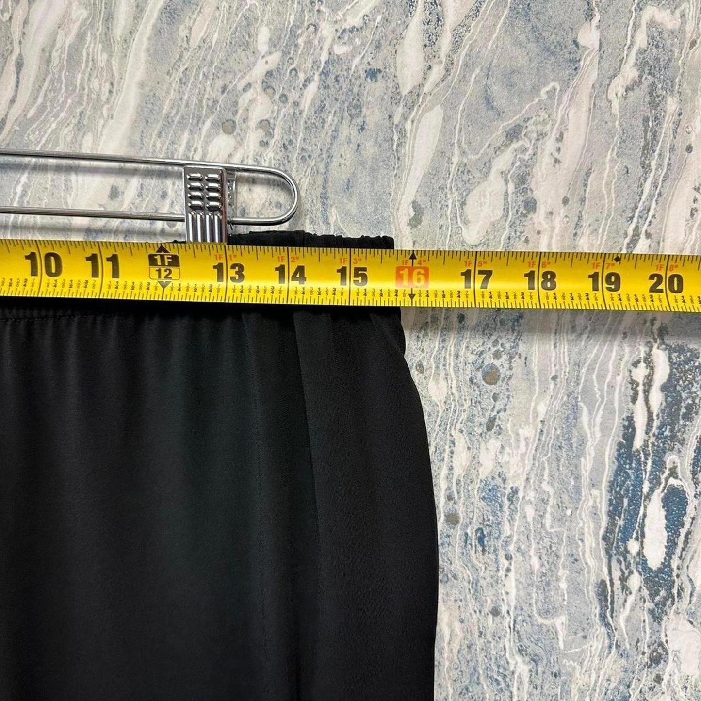 Minimalist basic slim black pants (1)