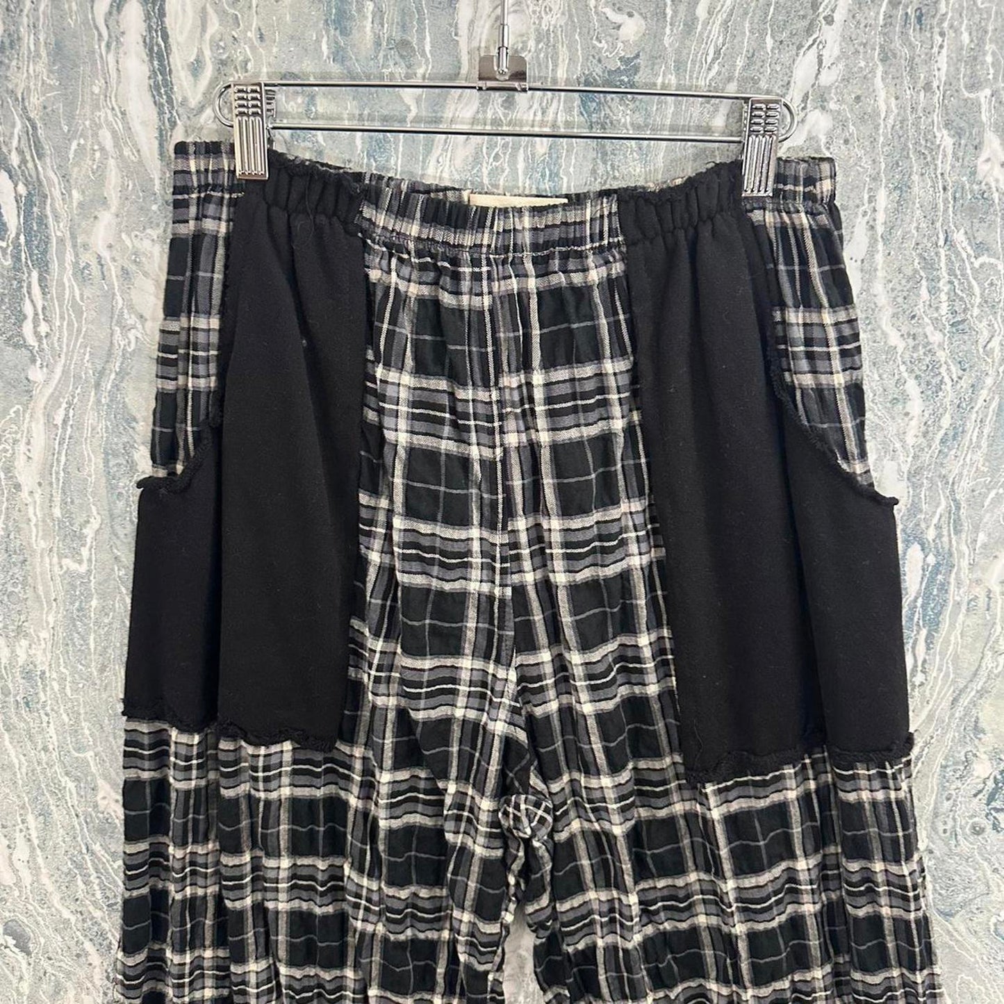Indie black & white plaid checkered parachute pants (S)