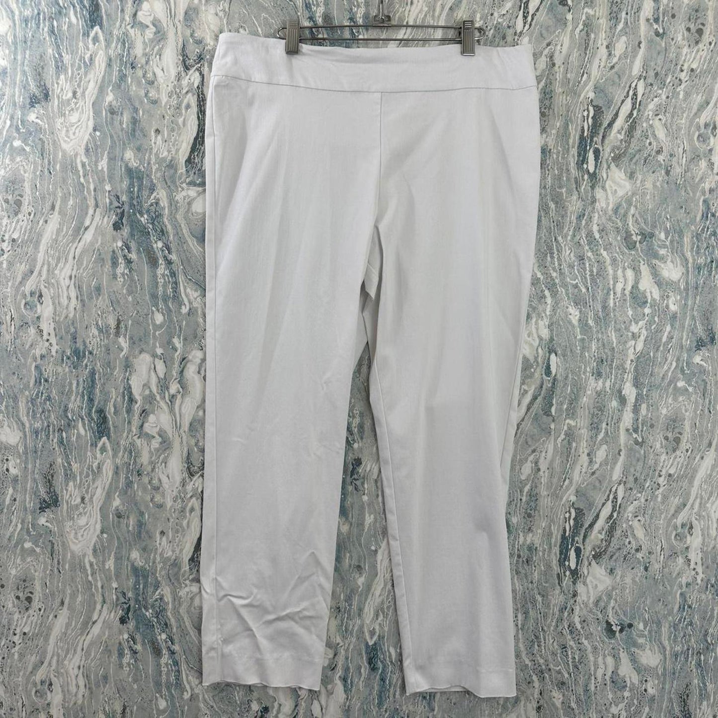 Minimalist White Trousers (16)