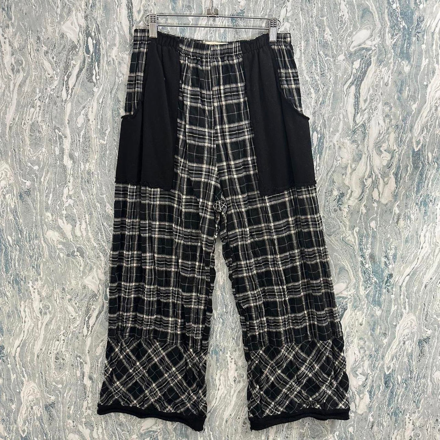 Indie black & white plaid checkered parachute pants (S)
