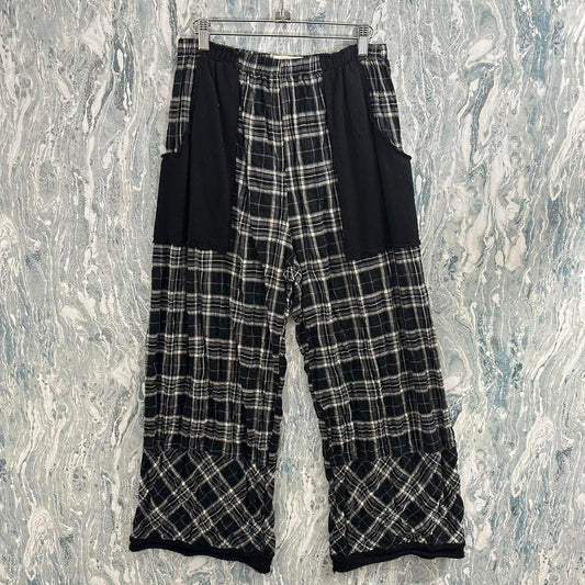 Indie black & white plaid checkered parachute pants (S)