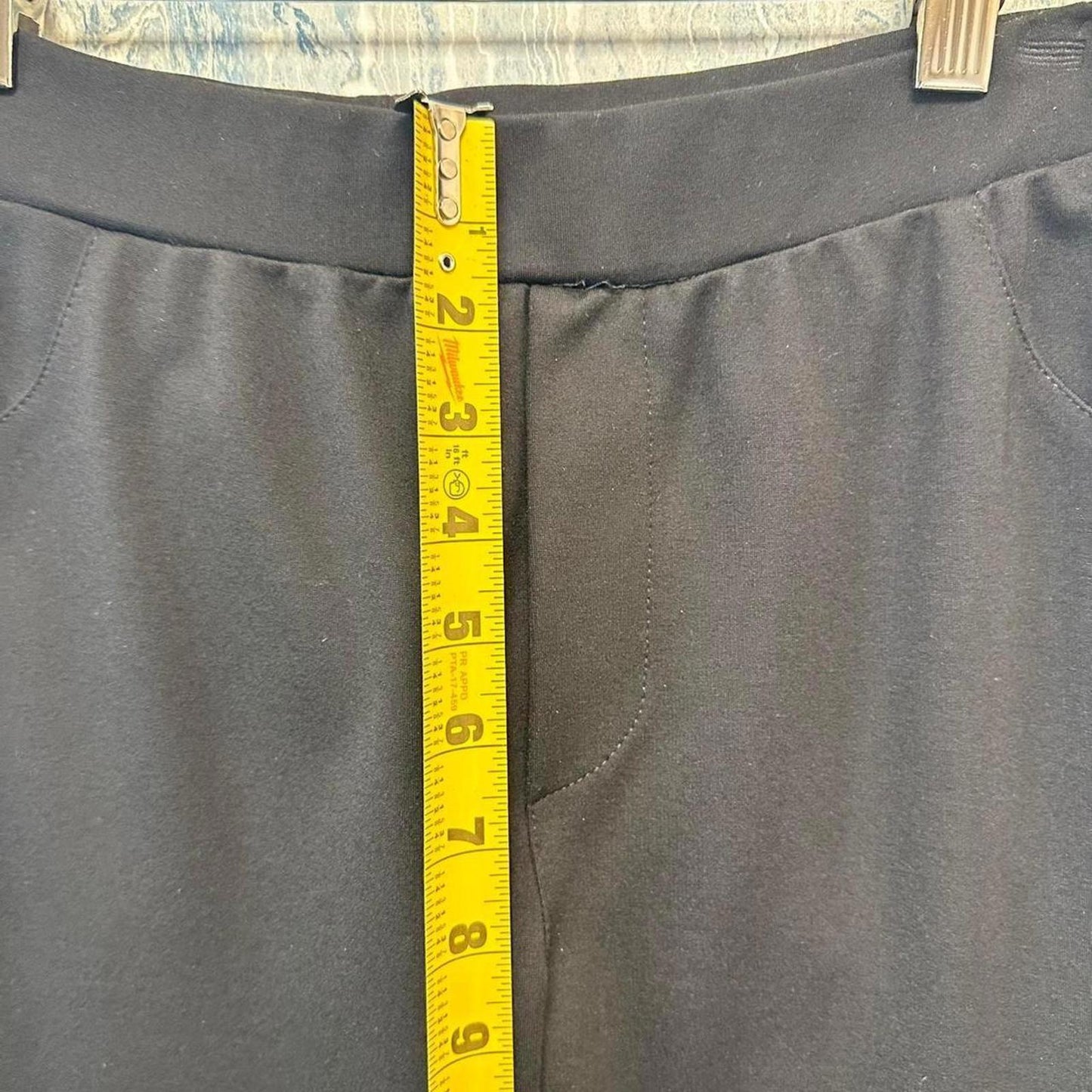 Minimalist basic black jegging pants (1)