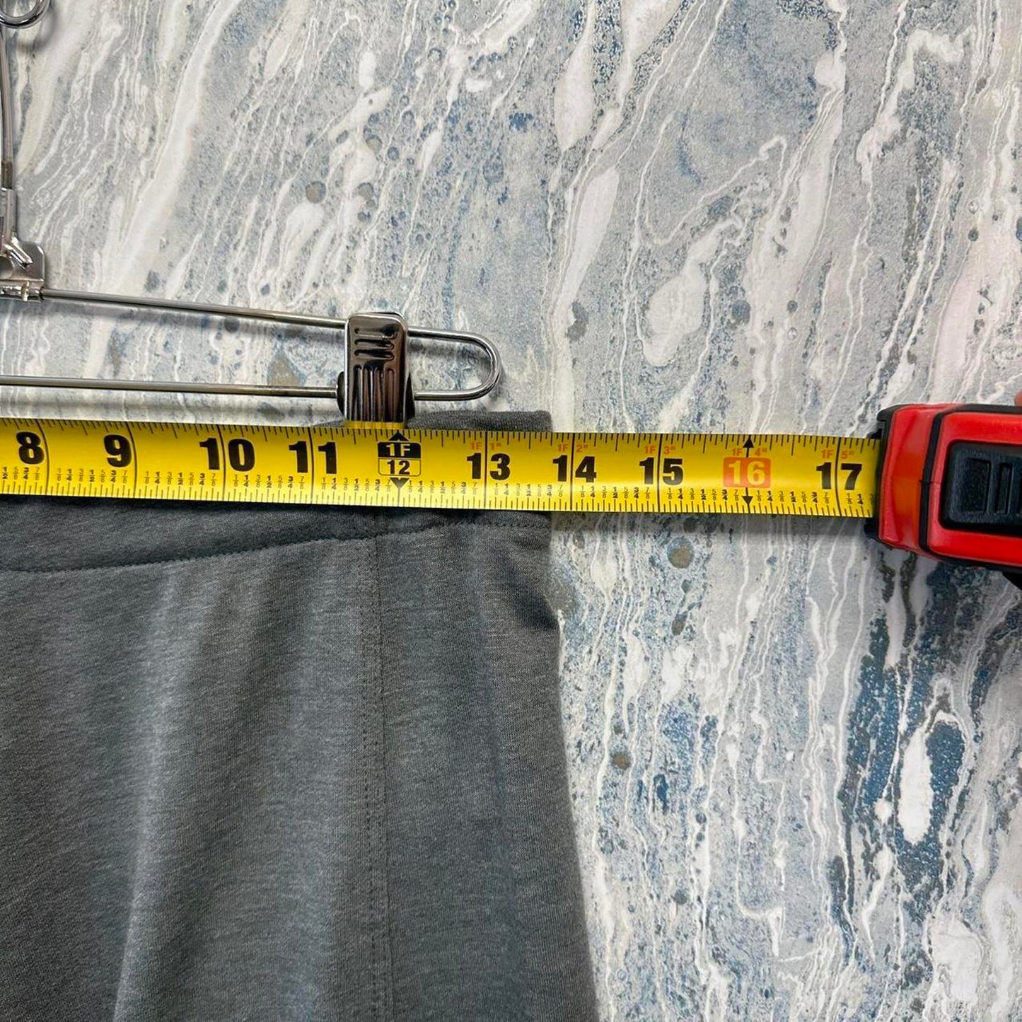 Minimalist grey comfy pants (1)